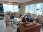 Terwijl de ene groep kookt, borrelt de andere groep